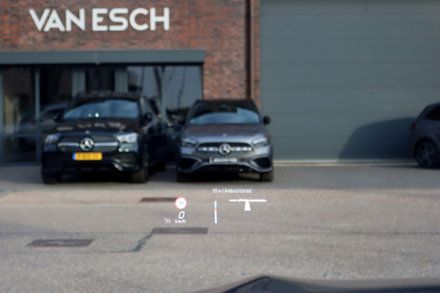 Mercedes-Benz A-Klasse 250 e AMG Line | Facelift | Panoramadak | Memory | HUD | Surround Camera | Advanced Sound System | Keyless Go | Leder | Verwarmd Stuurwiel | Nightpakket | Augemented Reality |