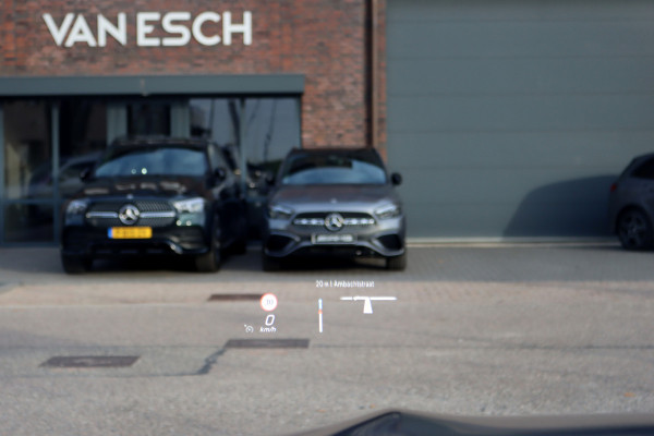 Mercedes-Benz A-Klasse 250 e AMG Line | Facelift | Panoramadak | Memory | HUD | Surround Camera | Advanced Sound System | Keyless Go | Leder | Verwarmd Stuurwiel | Nightpakket | Augemented Reality |