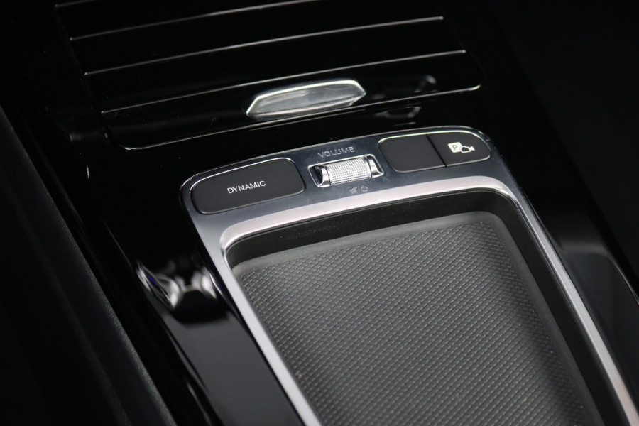 Mercedes-Benz A-Klasse 250 e AMG Line | Facelift | Panoramadak | Memory | HUD | Surround Camera | Advanced Sound System | Keyless Go | Leder | Verwarmd Stuurwiel | Nightpakket | Augemented Reality |