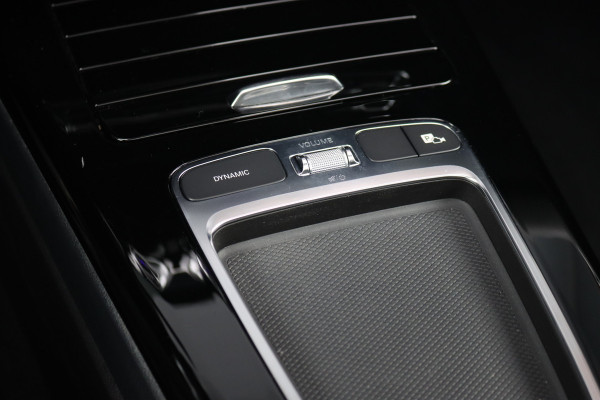 Mercedes-Benz A-Klasse 250 e AMG Line | Facelift | Panoramadak | Memory | HUD | Surround Camera | Advanced Sound System | Keyless Go | Leder | Verwarmd Stuurwiel | Nightpakket | Augemented Reality |