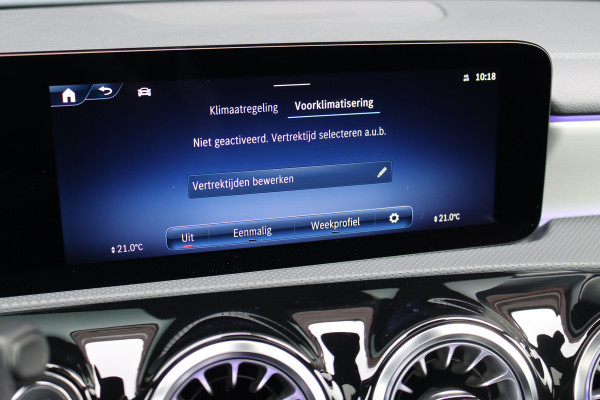 Mercedes-Benz A-Klasse 250 e AMG Line | Facelift | Panoramadak | Memory | HUD | Surround Camera | Advanced Sound System | Keyless Go | Leder | Verwarmd Stuurwiel | Nightpakket | Augemented Reality |