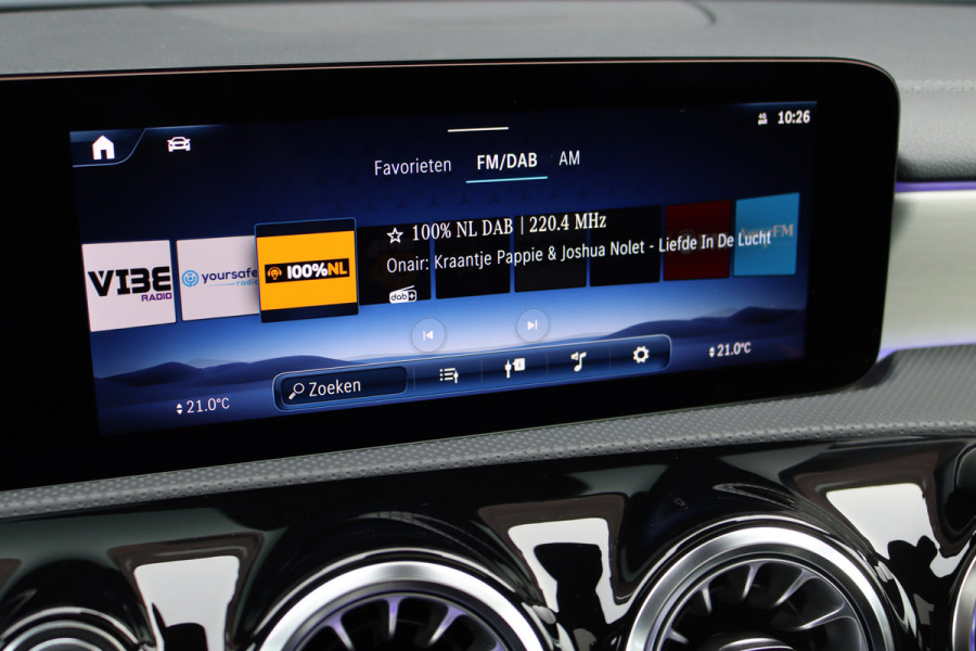 Mercedes-Benz A-Klasse 250 e AMG Line | Facelift | Panoramadak | Memory | HUD | Surround Camera | Advanced Sound System | Keyless Go | Leder | Verwarmd Stuurwiel | Nightpakket | Augemented Reality |