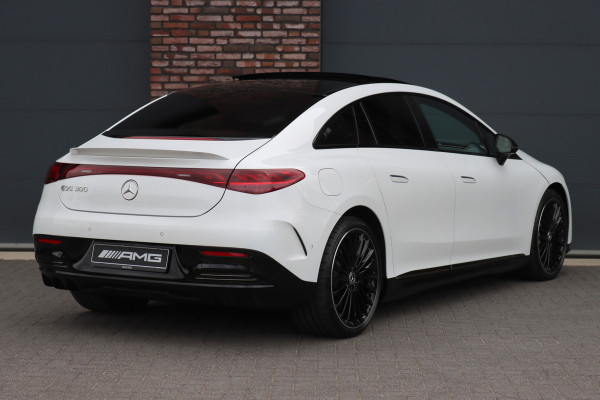 Mercedes-Benz EQE 300 Star Edition AMG 90 kWh | Luchtvering | Achterasbesturing | Distronic+ | Panoramadak | Burmester | Digital Light | Verwarmd Stuurwiel | Trekhaak | Keyless Go |
