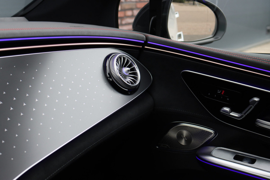 Mercedes-Benz EQE 300 Star Edition AMG 90 kWh | Luchtvering | Achterasbesturing | Distronic+ | Panoramadak | Burmester | Digital Light | Verwarmd Stuurwiel | Trekhaak | Keyless Go |