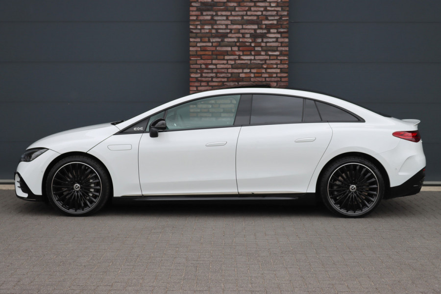Mercedes-Benz EQE 300 Star Edition AMG 90 kWh | Luchtvering | Achterasbesturing | Distronic+ | Panoramadak | Burmester | Digital Light | Verwarmd Stuurwiel | Trekhaak | Keyless Go |