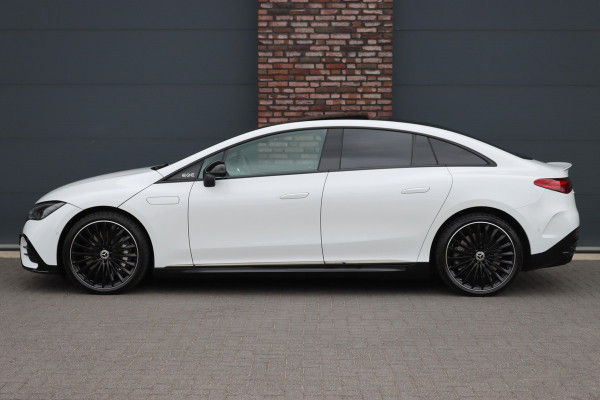 Mercedes-Benz EQE 300 Star Edition AMG 90 kWh | Luchtvering | Achterasbesturing | Distronic+ | Panoramadak | Burmester | Digital Light | Verwarmd Stuurwiel | Trekhaak | Keyless Go |