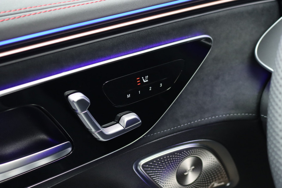 Mercedes-Benz EQE 300 Star Edition AMG 90 kWh | Luchtvering | Achterasbesturing | Distronic+ | Panoramadak | Burmester | Digital Light | Verwarmd Stuurwiel | Trekhaak | Keyless Go |