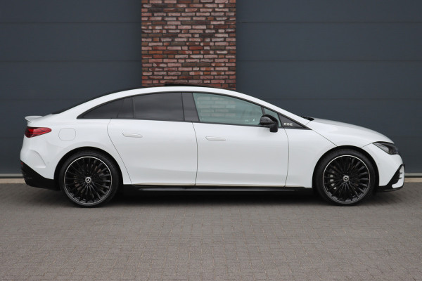 Mercedes-Benz EQE 300 Star Edition AMG 90 kWh | Luchtvering | Achterasbesturing | Distronic+ | Panoramadak | Burmester | Digital Light | Verwarmd Stuurwiel | Trekhaak | Keyless Go |