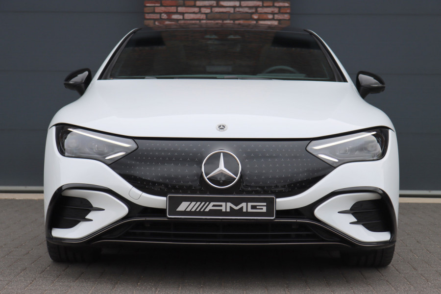 Mercedes-Benz EQE 300 Star Edition AMG 90 kWh | Luchtvering | Achterasbesturing | Distronic+ | Panoramadak | Burmester | Digital Light | Verwarmd Stuurwiel | Trekhaak | Keyless Go |