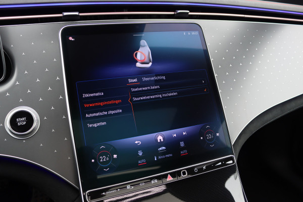 Mercedes-Benz EQE 300 Star Edition AMG 90 kWh | Luchtvering | Achterasbesturing | Distronic+ | Panoramadak | Burmester | Digital Light | Verwarmd Stuurwiel | Trekhaak | Keyless Go |