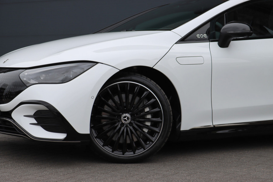 Mercedes-Benz EQE 300 Star Edition AMG 90 kWh | Luchtvering | Achterasbesturing | Distronic+ | Panoramadak | Burmester | Digital Light | Verwarmd Stuurwiel | Trekhaak | Keyless Go |