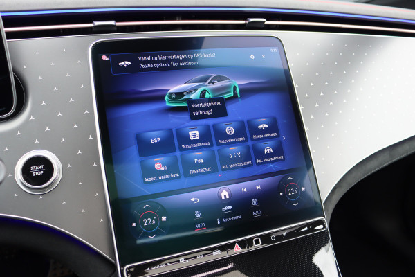 Mercedes-Benz EQE 300 Star Edition AMG 90 kWh | Luchtvering | Achterasbesturing | Distronic+ | Panoramadak | Burmester | Digital Light | Verwarmd Stuurwiel | Trekhaak | Keyless Go |