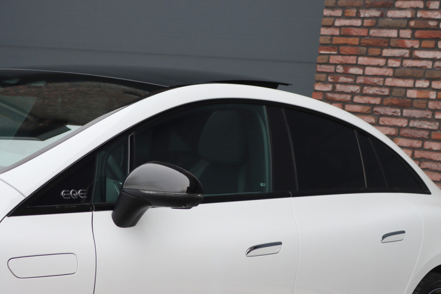 Mercedes-Benz EQE 300 Star Edition AMG 90 kWh | Luchtvering | Achterasbesturing | Distronic+ | Panoramadak | Burmester | Digital Light | Verwarmd Stuurwiel | Trekhaak | Keyless Go |