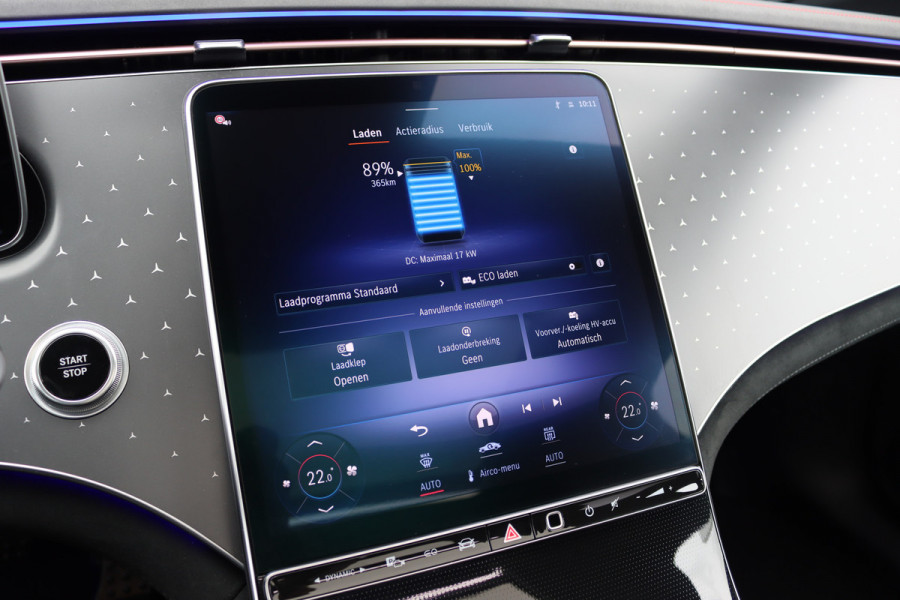 Mercedes-Benz EQE 300 Star Edition AMG 90 kWh | Luchtvering | Achterasbesturing | Distronic+ | Panoramadak | Burmester | Digital Light | Verwarmd Stuurwiel | Trekhaak | Keyless Go |