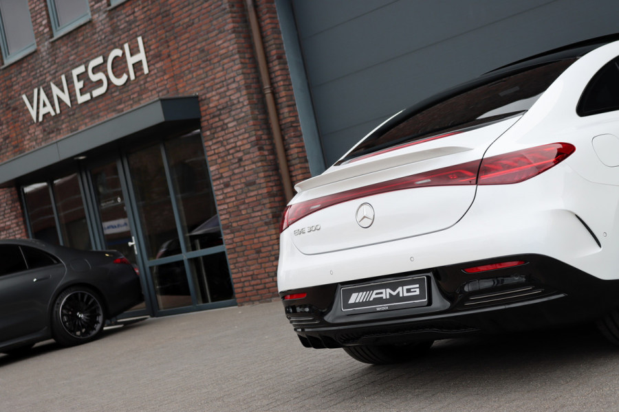 Mercedes-Benz EQE 300 Star Edition AMG 90 kWh | Luchtvering | Achterasbesturing | Distronic+ | Panoramadak | Burmester | Digital Light | Verwarmd Stuurwiel | Trekhaak | Keyless Go |