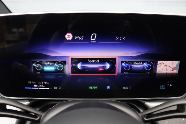 Mercedes-Benz EQE 300 Star Edition AMG 90 kWh | Luchtvering | Achterasbesturing | Distronic+ | Panoramadak | Burmester | Digital Light | Verwarmd Stuurwiel | Trekhaak | Keyless Go |