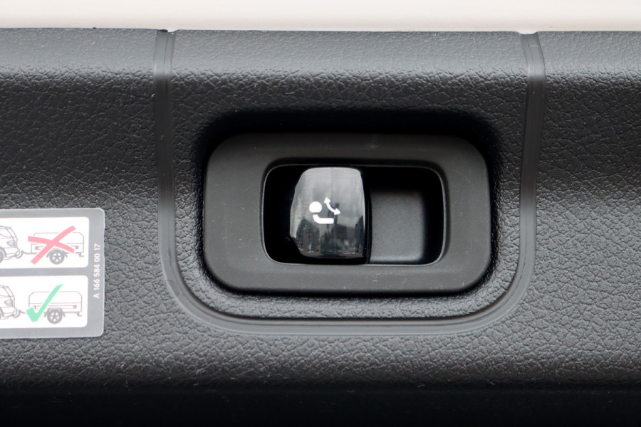 Mercedes-Benz EQE 300 Star Edition AMG 90 kWh | Luchtvering | Achterasbesturing | Distronic+ | Panoramadak | Burmester | Digital Light | Verwarmd Stuurwiel | Trekhaak | Keyless Go |