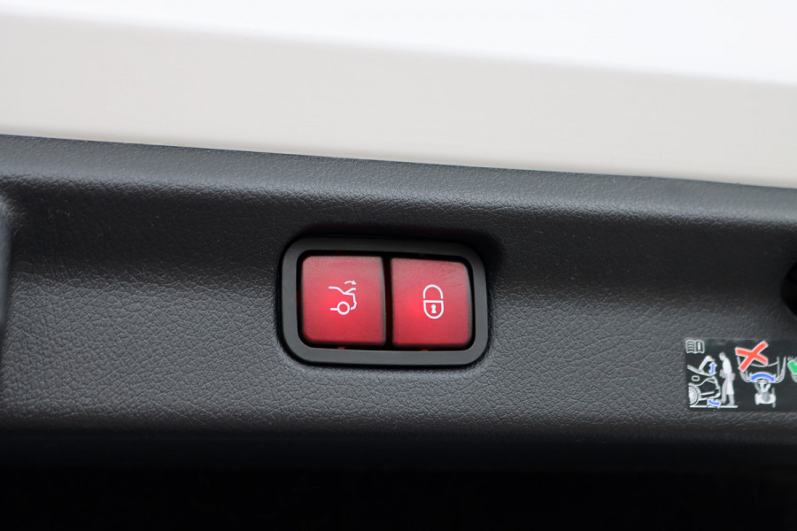 Mercedes-Benz EQE 300 Star Edition AMG 90 kWh | Luchtvering | Achterasbesturing | Distronic+ | Panoramadak | Burmester | Digital Light | Verwarmd Stuurwiel | Trekhaak | Keyless Go |