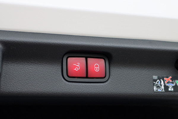 Mercedes-Benz EQE 300 Star Edition AMG 90 kWh | Luchtvering | Achterasbesturing | Distronic+ | Panoramadak | Burmester | Digital Light | Verwarmd Stuurwiel | Trekhaak | Keyless Go |