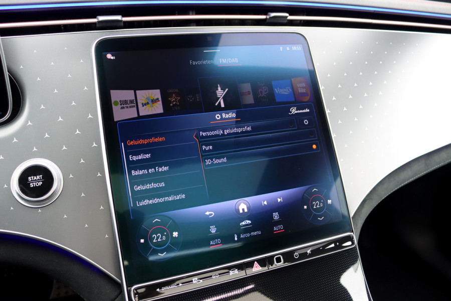 Mercedes-Benz EQE 300 Star Edition AMG 90 kWh | Luchtvering | Achterasbesturing | Distronic+ | Panoramadak | Burmester | Digital Light | Verwarmd Stuurwiel | Trekhaak | Keyless Go |