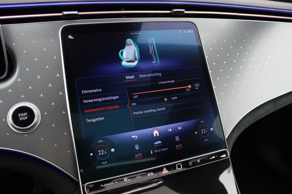 Mercedes-Benz EQE 300 Star Edition AMG 90 kWh | Luchtvering | Achterasbesturing | Distronic+ | Panoramadak | Burmester | Digital Light | Verwarmd Stuurwiel | Trekhaak | Keyless Go |