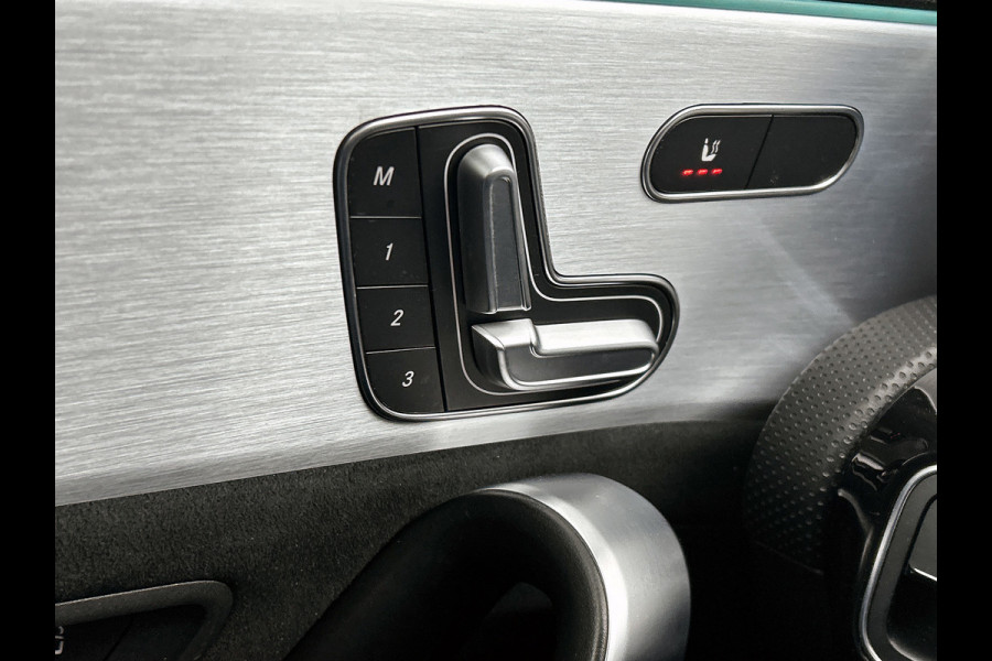 Mercedes-Benz A-Klasse 250 e Business Solution AMG Limited VOL! (NL-auto, Goed OnderH, Panorama, SfeerV, Elektrische stoelen, Etc)