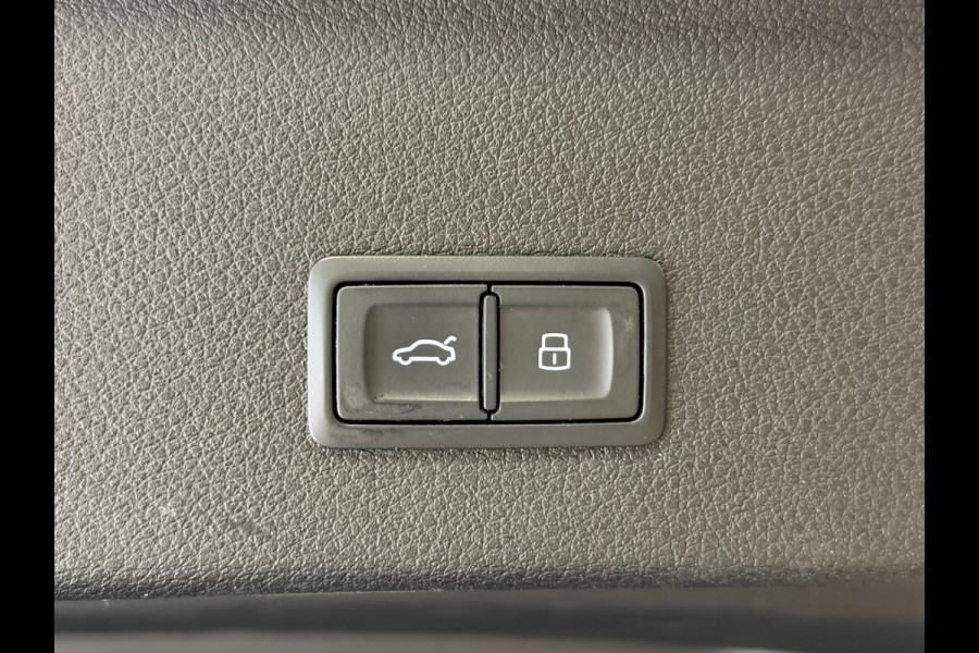 Audi e-tron Sportback 55 quattro S edition 95 kWh AUT. PANORAMADAK CAMERA VIRTUAL COCKPIT NAVI LEDER APPLE CARPLAY STOELVERWARMING