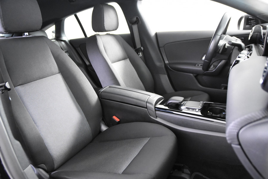 Mercedes-Benz CLA-Klasse 200 d Automaat *1ste Eigenaar*Navigatie*Trekhaak*Stoelverwarming*