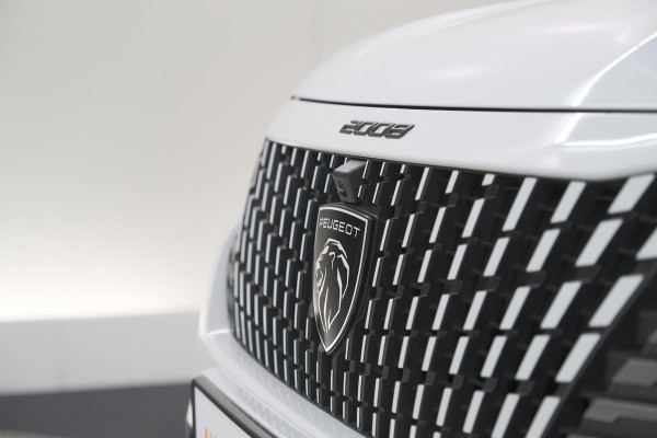 Peugeot 2008 PureTech 130 EAT8 Allure | Allseason banden | 360 Camera | Dodehoekdetectie | Apple Carplay | Stoelverwarming
