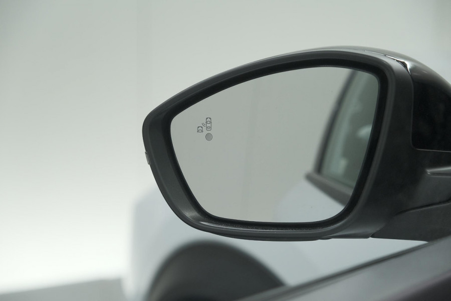 Peugeot 2008 PureTech 130 EAT8 Allure | Allseason banden | 360 Camera | Dodehoekdetectie | Apple Carplay | Stoelverwarming