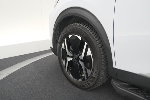 Peugeot 2008 PureTech 130 EAT8 Allure | Allseason banden | 360 Camera | Dodehoekdetectie | Apple Carplay | Stoelverwarming