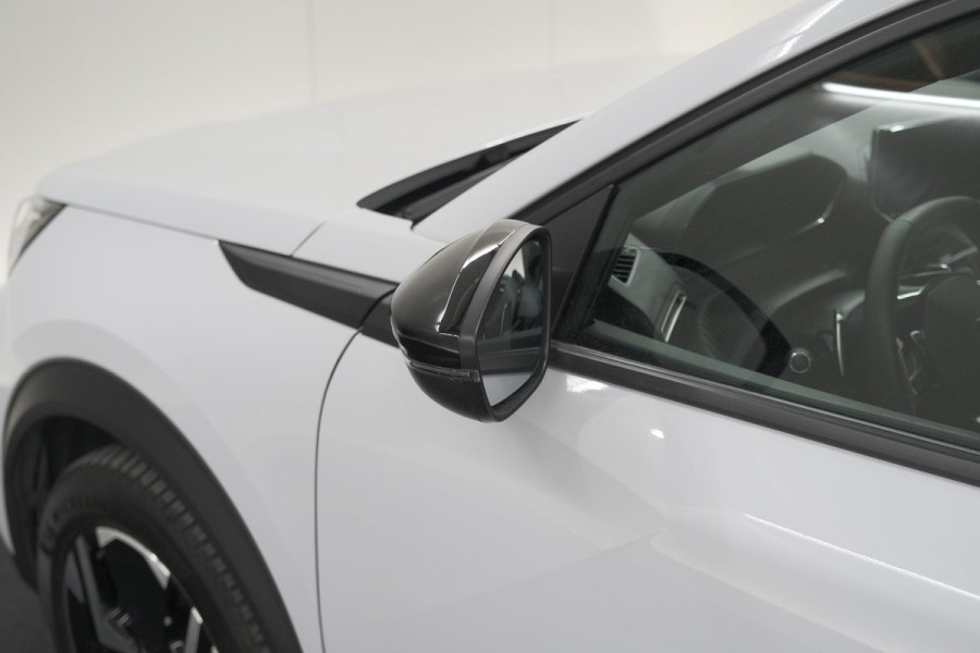 Peugeot 2008 PureTech 130 EAT8 Allure | Allseason banden | 360 Camera | Dodehoekdetectie | Apple Carplay | Stoelverwarming