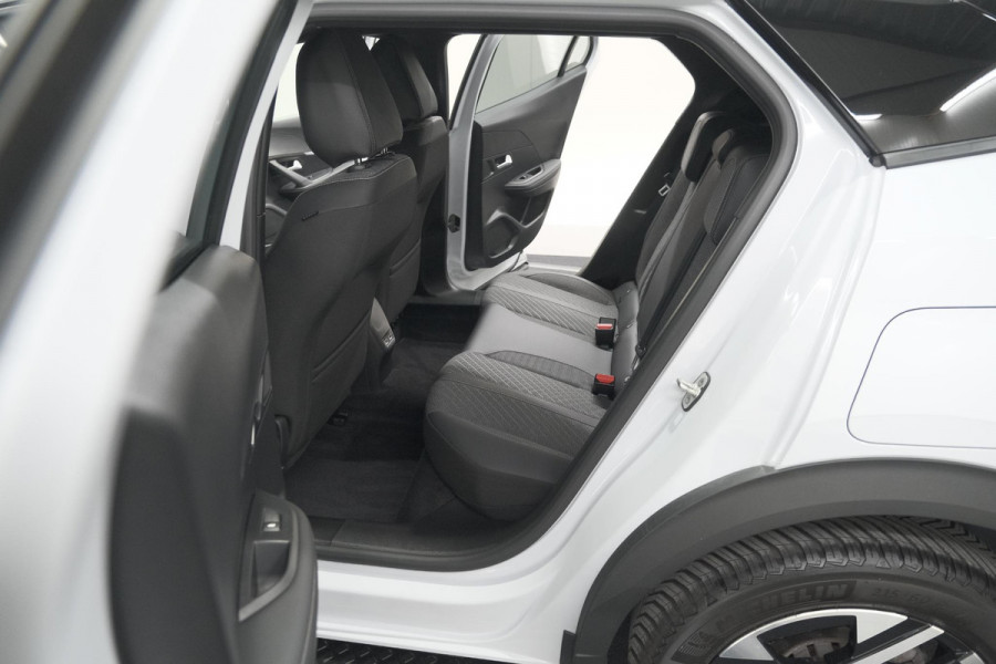 Peugeot 2008 PureTech 130 EAT8 Allure | Allseason banden | 360 Camera | Dodehoekdetectie | Apple Carplay | Stoelverwarming
