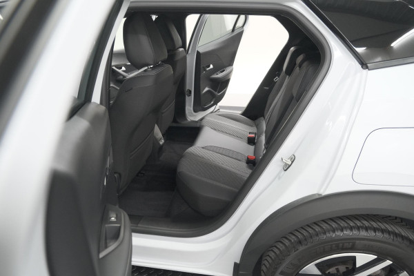Peugeot 2008 PureTech 130 EAT8 Allure | Allseason banden | 360 Camera | Dodehoekdetectie | Apple Carplay | Stoelverwarming