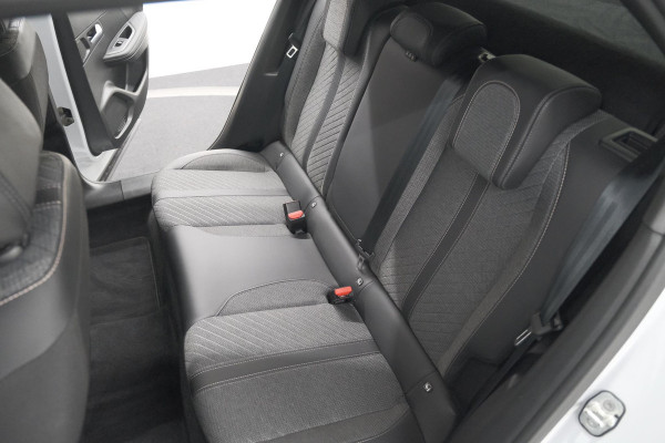 Peugeot 2008 PureTech 130 EAT8 Allure | Allseason banden | 360 Camera | Dodehoekdetectie | Apple Carplay | Stoelverwarming