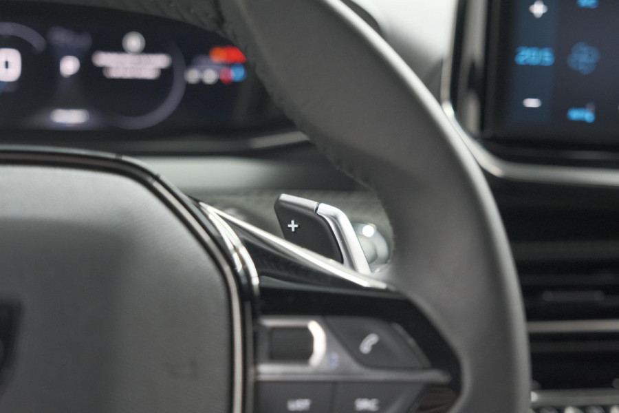 Peugeot 2008 PureTech 130 EAT8 Allure | Allseason banden | 360 Camera | Dodehoekdetectie | Apple Carplay | Stoelverwarming