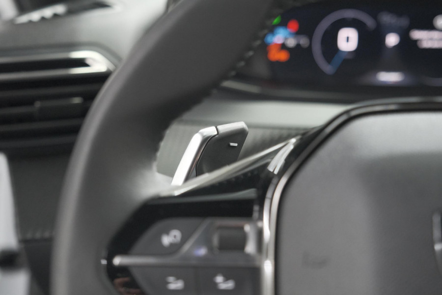 Peugeot 2008 PureTech 130 EAT8 Allure | Allseason banden | 360 Camera | Dodehoekdetectie | Apple Carplay | Stoelverwarming