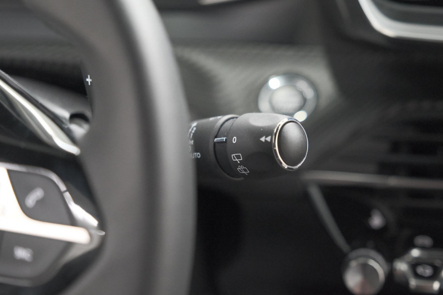 Peugeot 2008 PureTech 130 EAT8 Allure | Allseason banden | 360 Camera | Dodehoekdetectie | Apple Carplay | Stoelverwarming