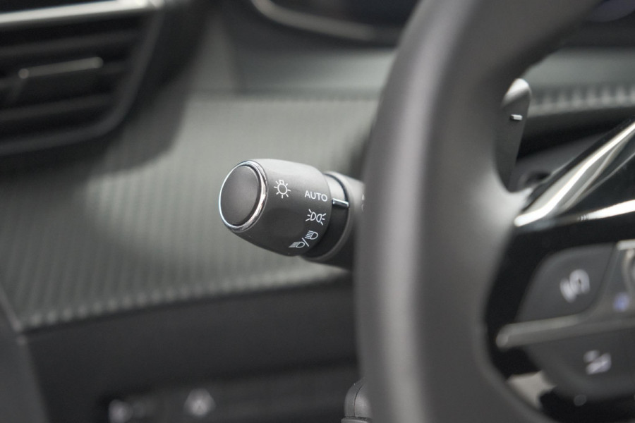 Peugeot 2008 PureTech 130 EAT8 Allure | Allseason banden | 360 Camera | Dodehoekdetectie | Apple Carplay | Stoelverwarming