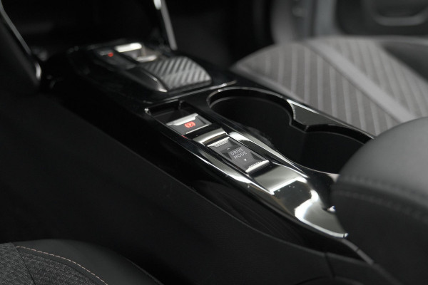 Peugeot 2008 PureTech 130 EAT8 Allure | Allseason banden | 360 Camera | Dodehoekdetectie | Apple Carplay | Stoelverwarming
