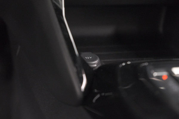 Peugeot 2008 PureTech 130 EAT8 Allure | Allseason banden | 360 Camera | Dodehoekdetectie | Apple Carplay | Stoelverwarming