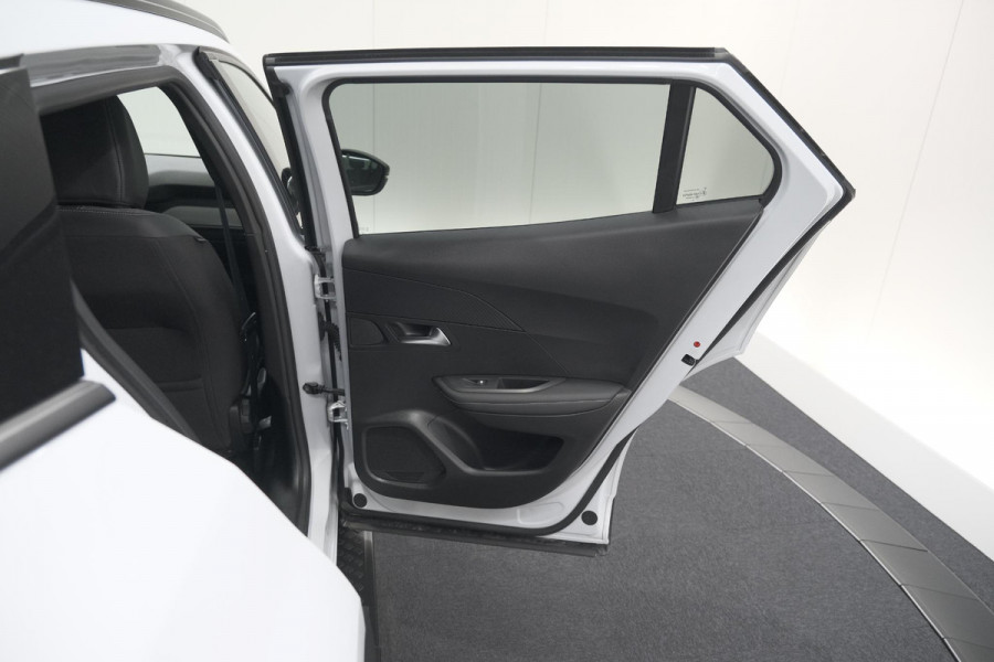 Peugeot 2008 PureTech 130 EAT8 Allure | Allseason banden | 360 Camera | Dodehoekdetectie | Apple Carplay | Stoelverwarming