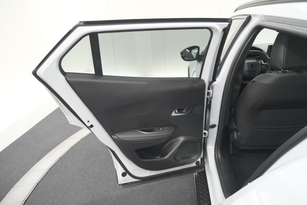 Peugeot 2008 PureTech 130 EAT8 Allure | Allseason banden | 360 Camera | Dodehoekdetectie | Apple Carplay | Stoelverwarming
