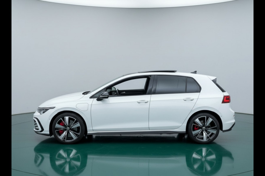Volkswagen Golf GTE 245PK HYBRID SPORT TREKHAAK/CAMERA/IQ-LIGHT/PANORAMADAK