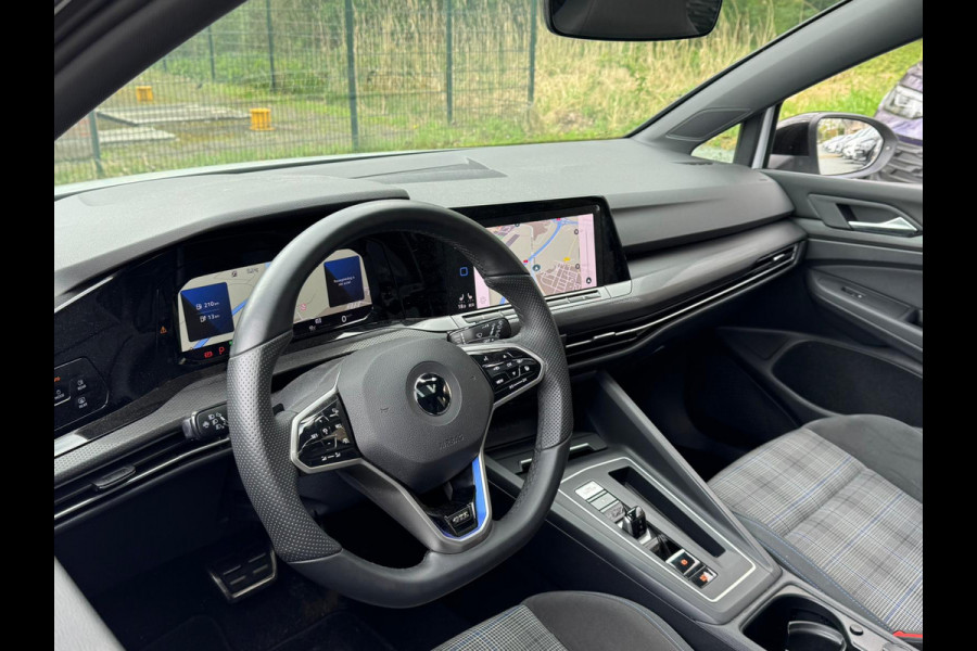 Volkswagen Golf GTE 245PK HYBRID SPORT TREKHAAK/CAMERA/IQ-LIGHT/PANORAMADAK