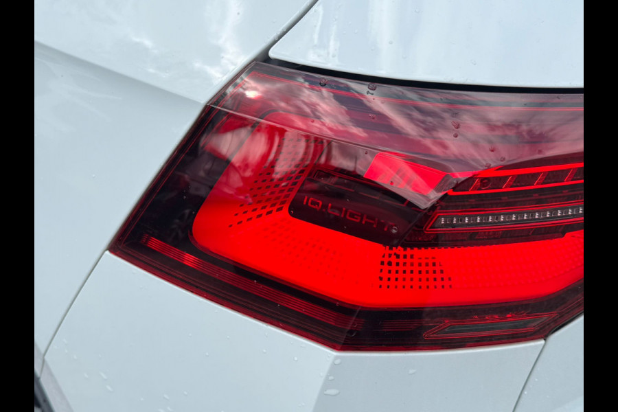 Volkswagen Golf GTE 245PK HYBRID SPORT TREKHAAK/CAMERA/IQ-LIGHT/PANORAMADAK