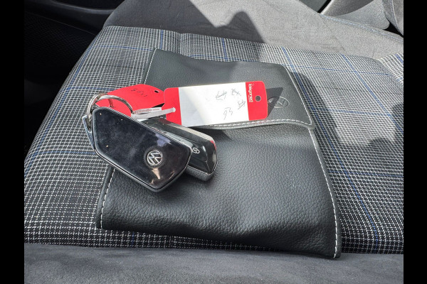 Volkswagen Golf GTE 245PK HYBRID SPORT TREKHAAK/CAMERA/IQ-LIGHT/PANORAMADAK