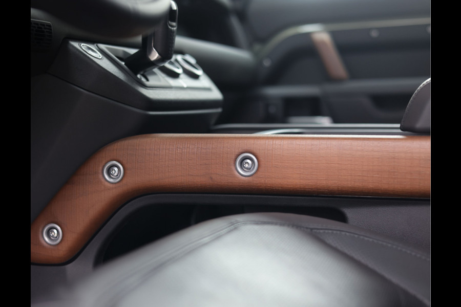 Land Rover Defender P400e X | Pano - Trekhaak - Meridian