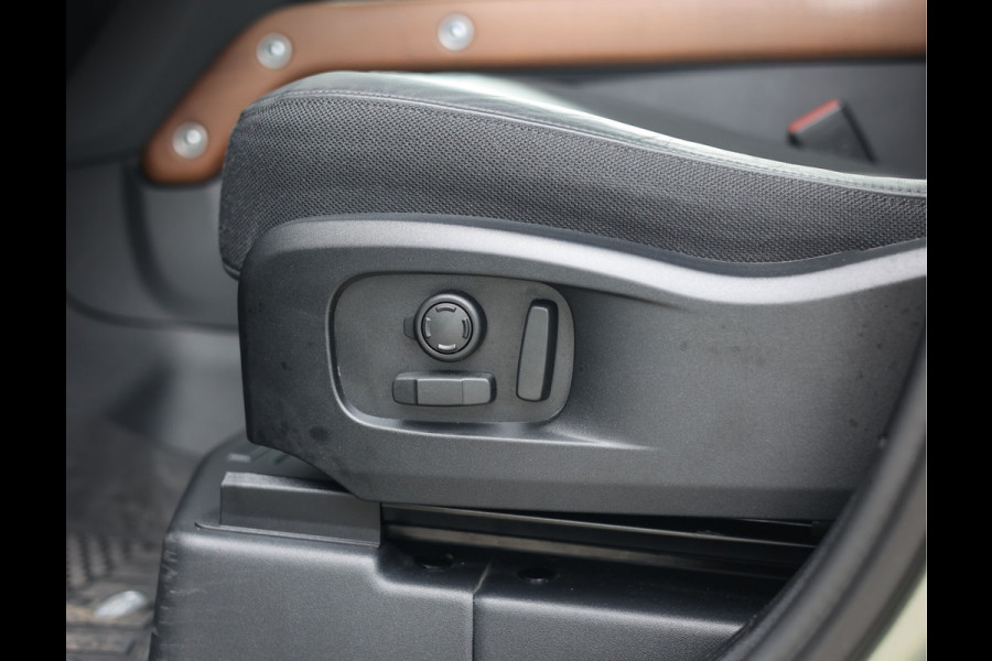 Land Rover Defender P400e X | Pano - Trekhaak - Meridian