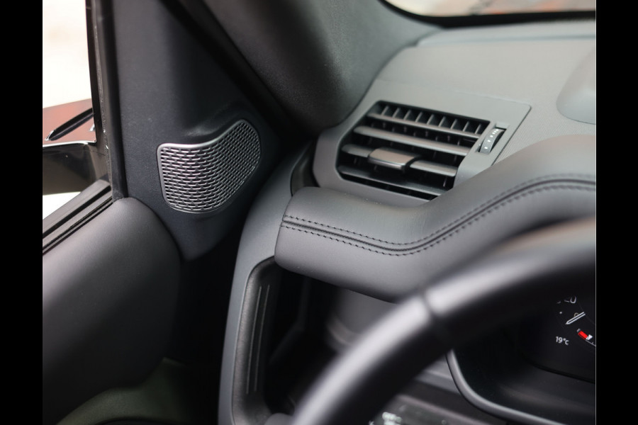 Land Rover Defender P400e X | Pano - Trekhaak - Meridian